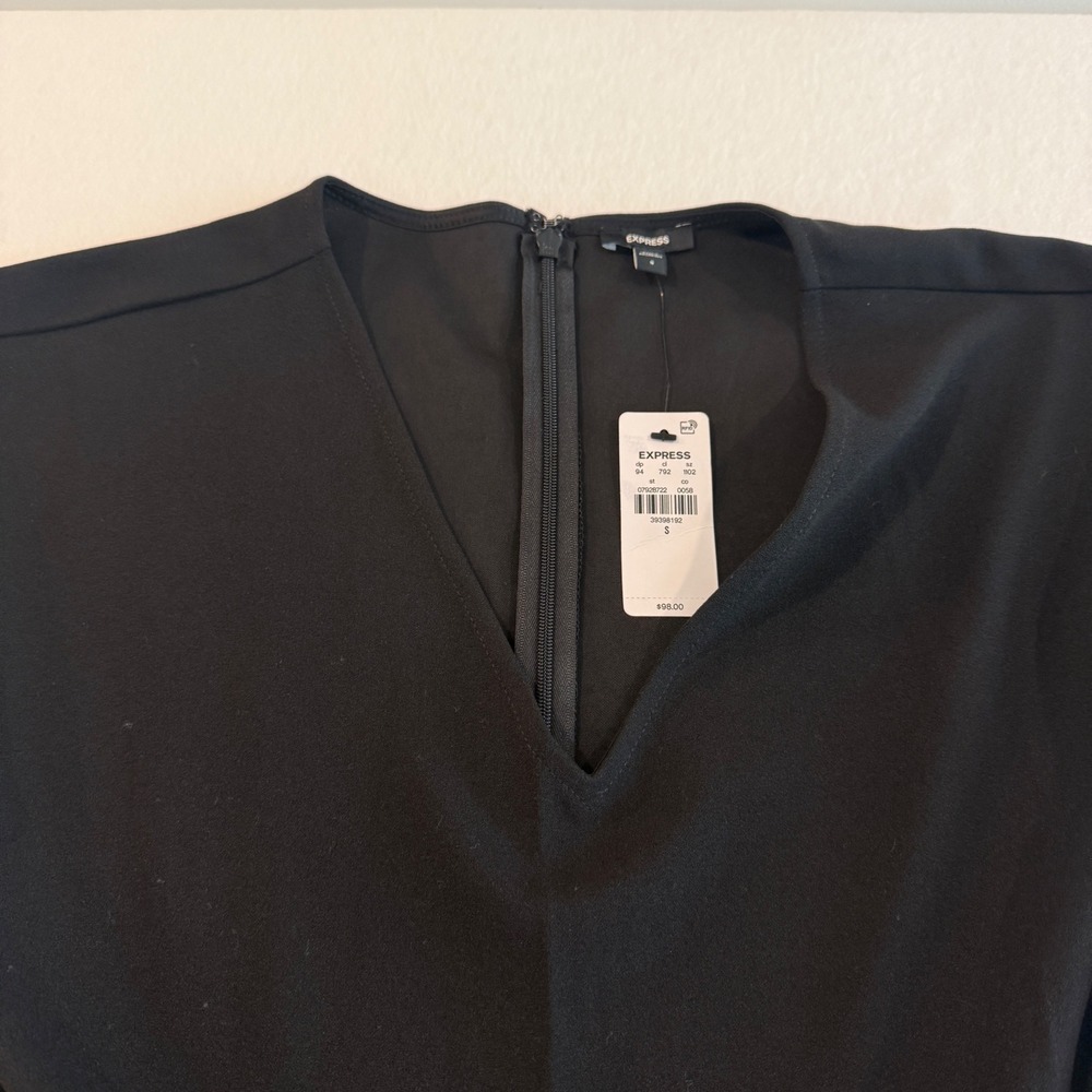 Express Jumpsuit Women S Black V-Neck Tie-Waist Short Sleeve New - Picture 4 of 9
